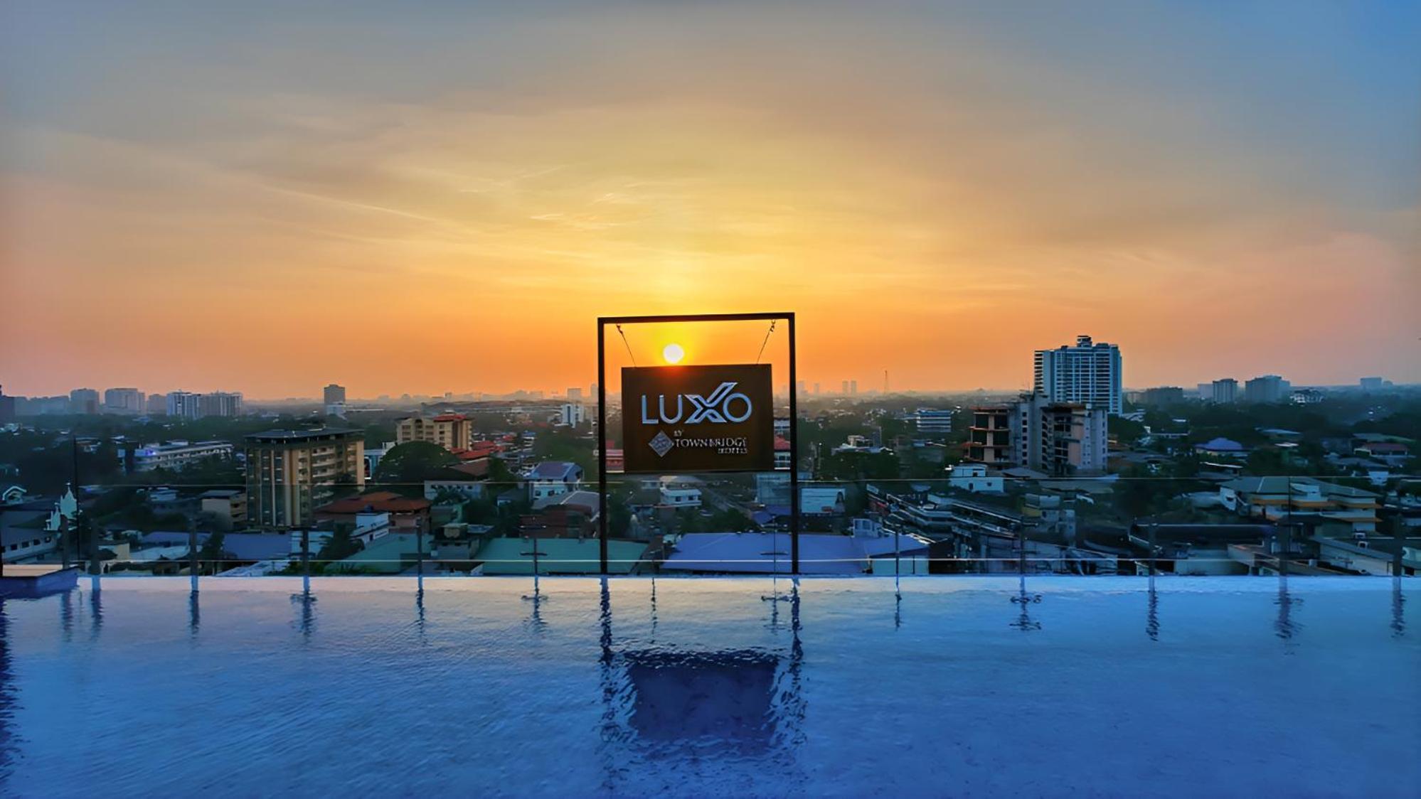 ホテル Luxo Kochi エクステリア 写真