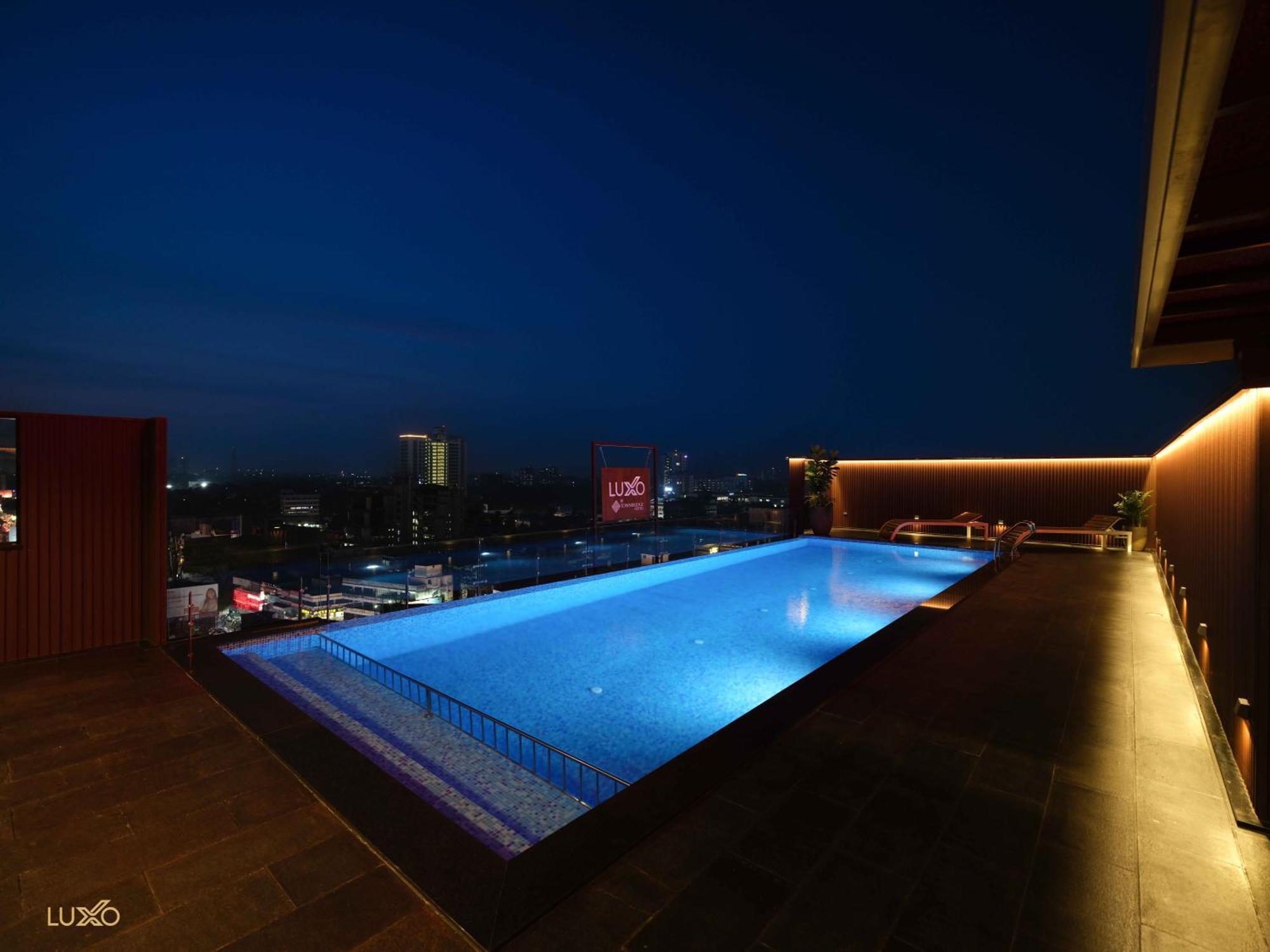ホテル Luxo Kochi エクステリア 写真